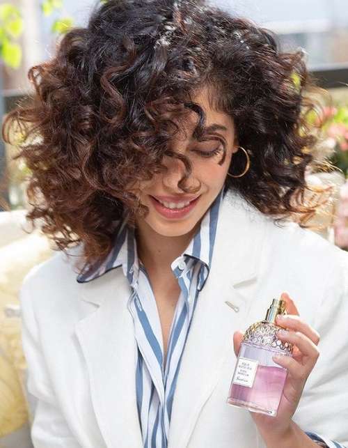 Coupes de cheveux à la mode 2026 pour cheveux bouclés: actualités, tendances, photos