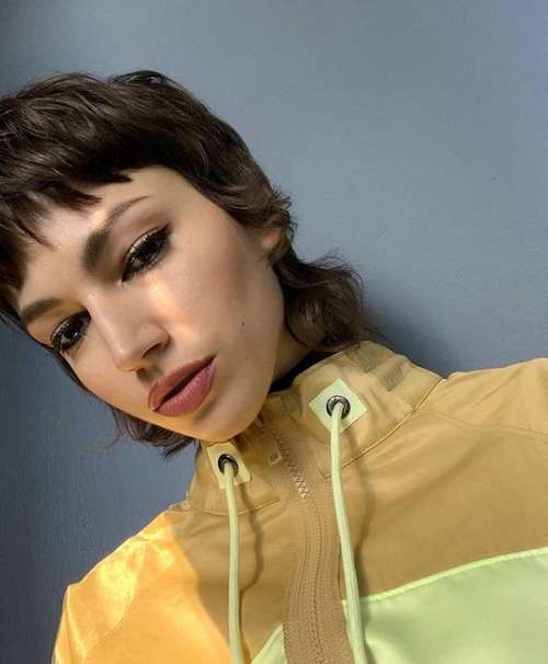 Coupes de cheveux à la mode 2026 pour cheveux bouclés: actualités, tendances, photos