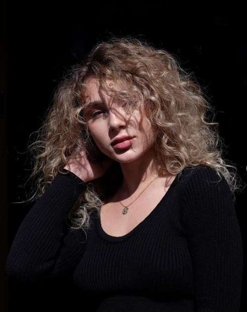 Coupes de cheveux à la mode 2026 pour cheveux bouclés: actualités, tendances, photos