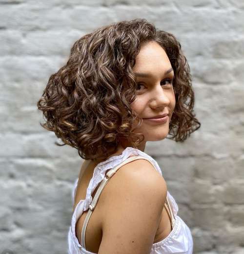Coupes de cheveux bouclés pour les femmes