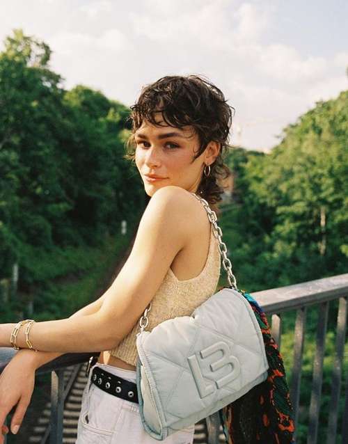 Coupes de cheveux à la mode 2026 pour cheveux bouclés: actualités, tendances, photos