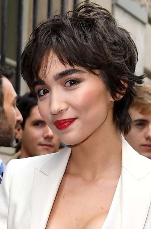 Coupes de cheveux à la mode 2026 pour cheveux bouclés: actualités, tendances, photos