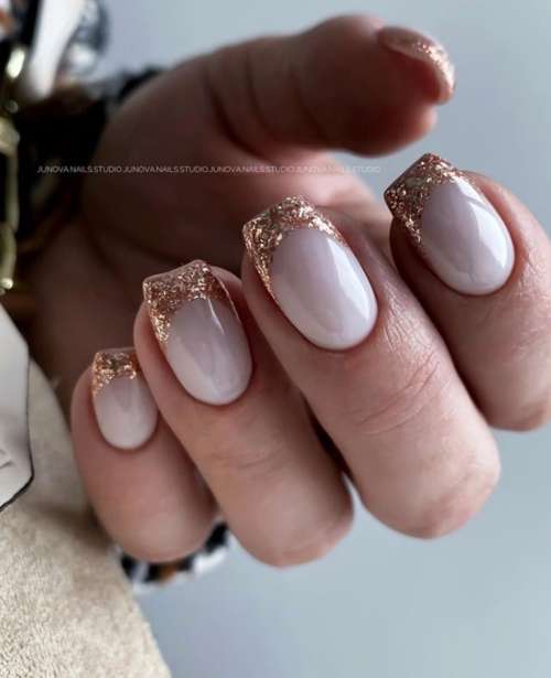 Nouvel An français 2026 : manucure à la rencontre de l'Année du Tigre d'Eau