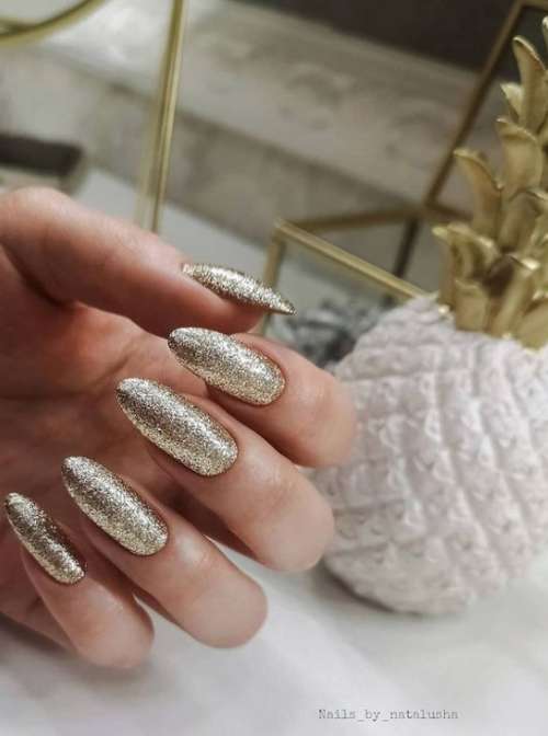 Manucure du Nouvel An 2026: design élégant, couleurs, idées sur la photo