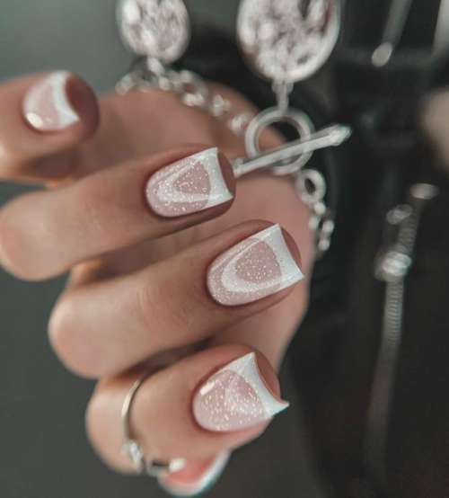 Manucure du Nouvel An 2026: design élégant, couleurs, idées sur la photo