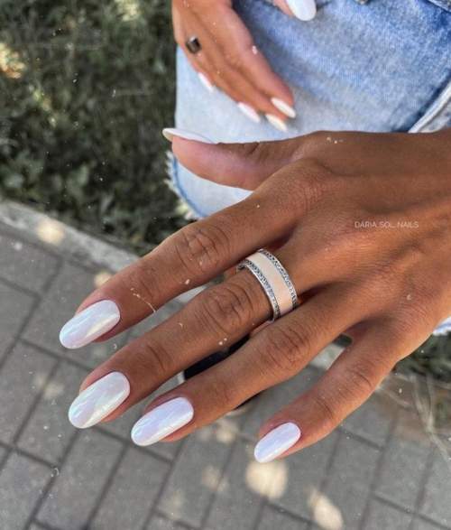 Manucure blanche pour ongles courts: nouveau design 2026, photo