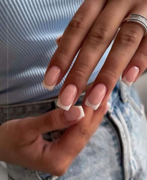Manucure blanche pour ongles courts: nouveau design 2026, photo