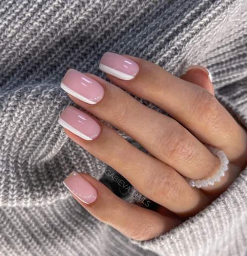 Manucure blanche pour ongles courts: nouveau design 2026, photo