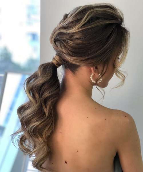 Coiffures pour la nouvelle année : nouveautés 2026, idées photos, tendances mode