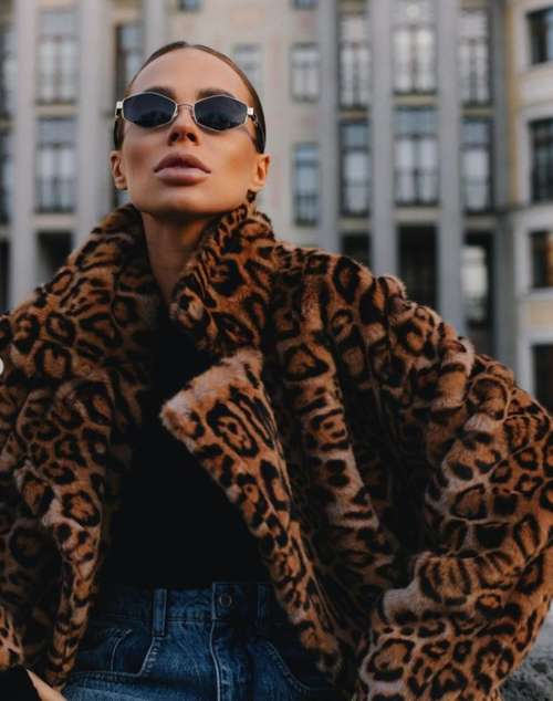 Manteau éco-fourrure 2026 : tendances, couleurs, mannequins, photos