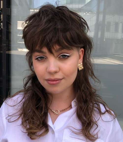 Coupe de cheveux longue maillet cheveux bouclés